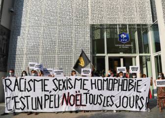 Manifestación en frente de la sede la Federación Francesa de Fútbol