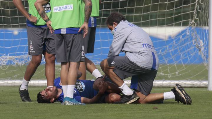 Bóveda, atendido por el doctor lariño tras el percance en el entrenamiento.