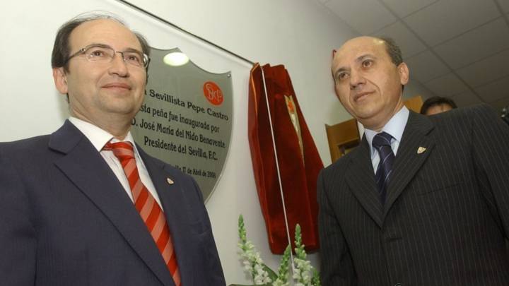 El Sevilla mantiene su guerra accionarial y el último episodio es la demanda del presidente José Castro contra José María del NIdo por romper el pacto.