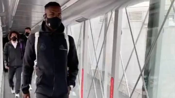 El Madrid llega a San Sebastián tras un ajetreado viaje
