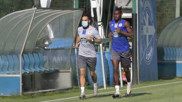 Mujaid entrenando en solitario con el Deportivo