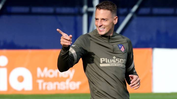 Santiago Arias, en un entrenamiento del Atlético.