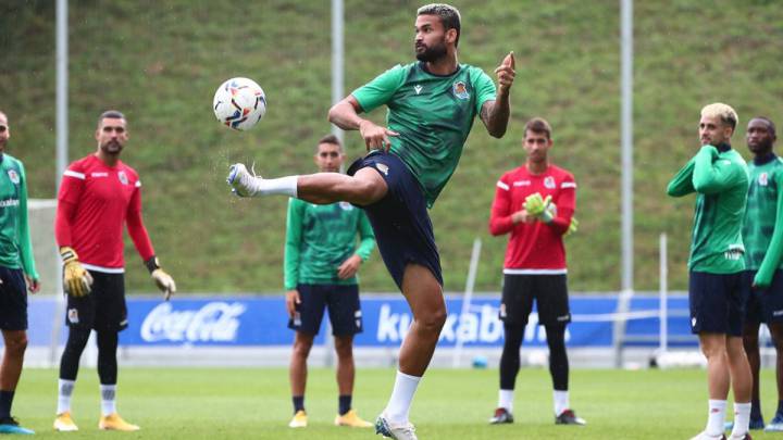 Los agentes de Willian Jose comunican a la Real el renovado interés del Barça
