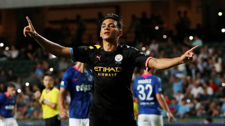Nabil Touaizi, nuevo jugador del Espanyol B, en un partido del Manchester City.