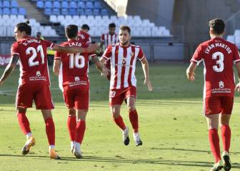 El Almería, a la caza de un delantero y un extremo