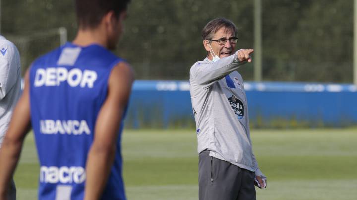 Fernando Vázquez en un entrenamiento con el Deportivo