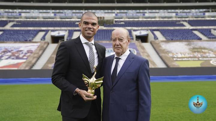 Pepe, el Dragón de Oro