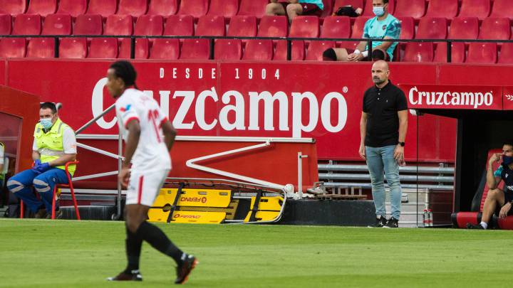 Paco López: "Es una pena encajar ese gol con tres centrales"