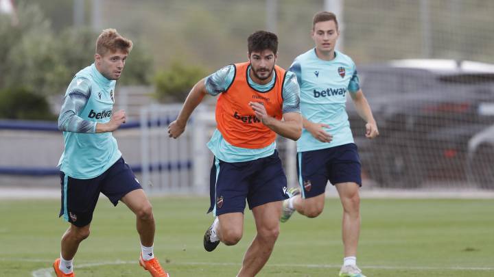 Manzanara rescinde con el Levante y apunta al Numancia