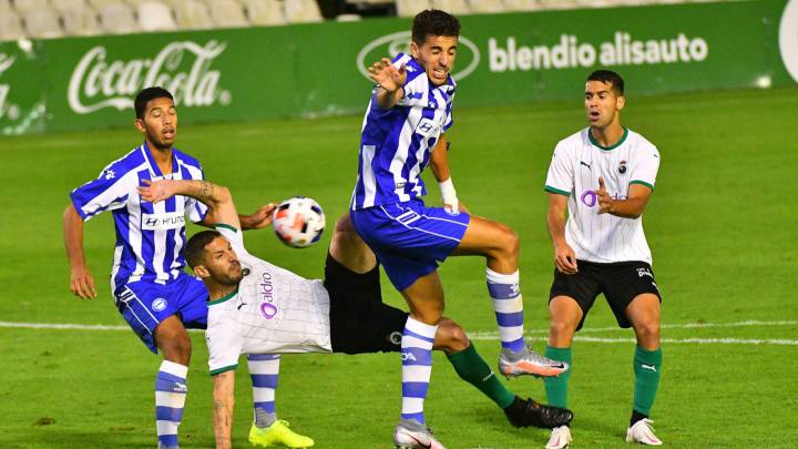 El Racing deja más dudas que certezas frente al Alavés B