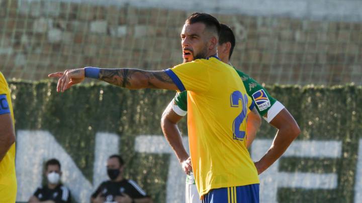 El Cádiz, sin Negredo y Akapo para el duelo ante el Granada