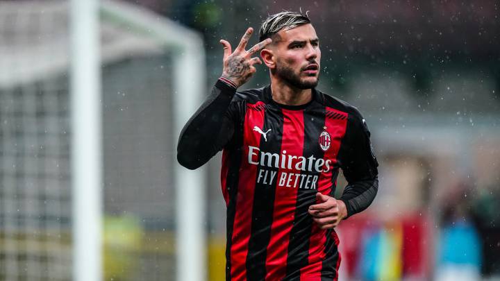 Theo Hernández celebra su gol a La Spezia.