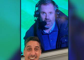 Neville vacila a Carragher por el 2-7 al Liverpool con vino y selfies