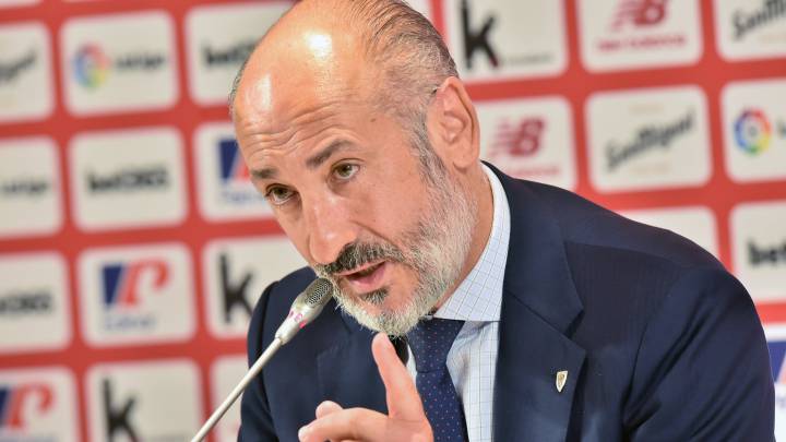 Elizegi aclara que fue Llorente el que se ofreció al Athletic