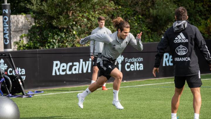 El canterano Miguel Rodríguez esprinta durante un entrenamiento del Celta en A Madroa.