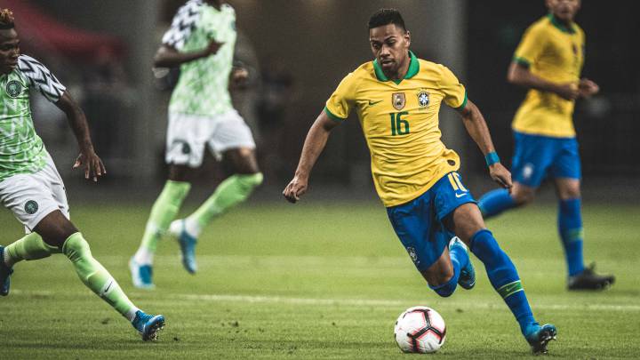 Renan Lodi, con Brasil ante Nigeria, en Singapur.