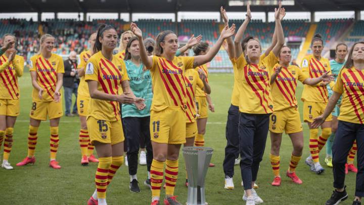 Jugadoras del Barça celebran la Supercopa de España.