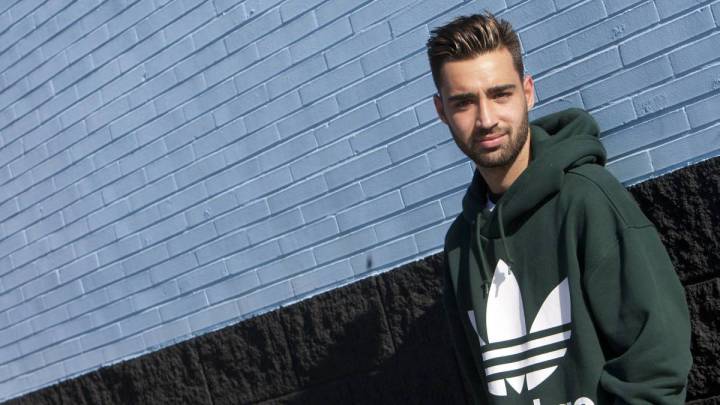 Brais Méndez posa para AS en las instalaciones deportivas de A Madroa