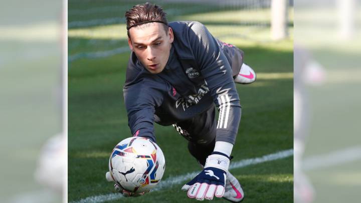 Lunin, en el entrenamiento del Real Madrid del viernes 9 de octubre de 2020.