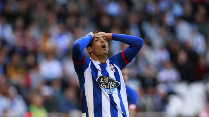 Celso Borges en un partido con el Deportivo en Primera