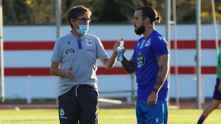 Fernando Vázquez, en un entrenamiento con el Depor.