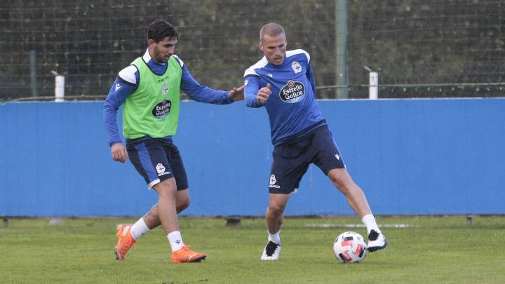 Álex Bergantiños, durante el entrenamiento de este miércoles en Abegondo.