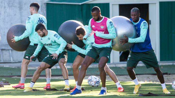 Mandi o Sidnei, un dilema para Pellegrini ante la Real Sociedad