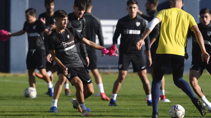 El Málaga avanza en el blindaje de otra de sus perlas: Larrubia