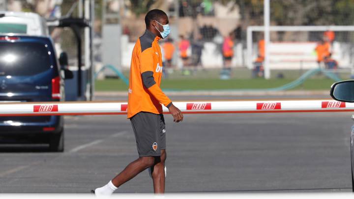Kondogbia, llegando a Paterna.