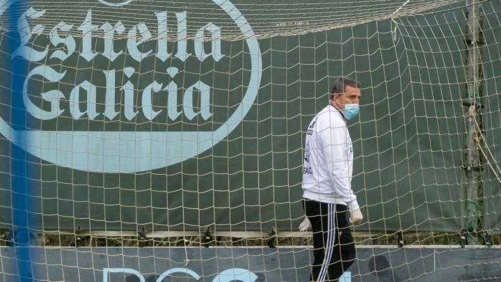 Óscar García durante un entrenamiento en A Madroa