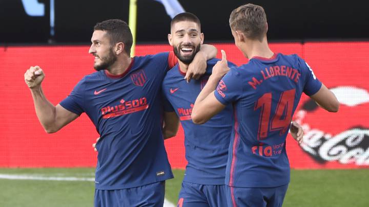 Koke, Carrasco y Llorente celebran el gol del belga contra el Celta.