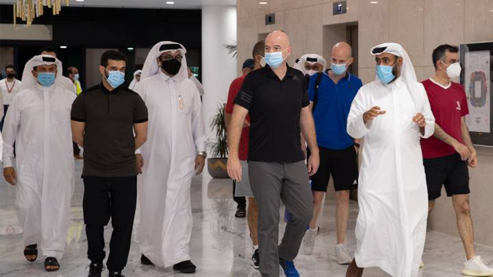 Emir de Qatar recibe a Infantino y preside la reunión del SC