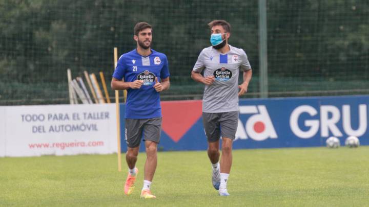 Salva Ruiz entrenando al margen en Abegondo