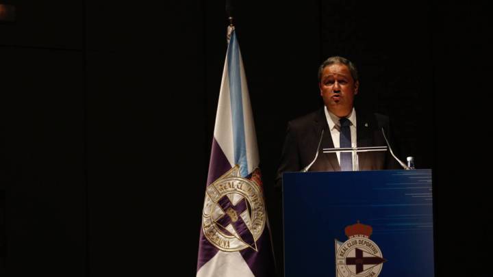 Constantino Fernández durante su presidencia con el Deportivo