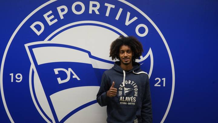 Tavares aterriza en Vitoria y sus espejos son Theo y Arnold