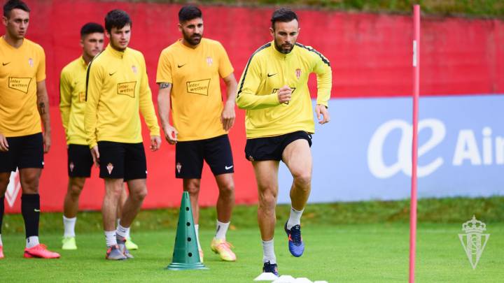 Molinero: "Me cegué con volver
a Gijón, no pudo darse y ya está"