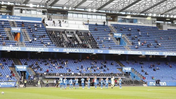 Las gradas semivacías de Riazor en el Deportivo Salamanca