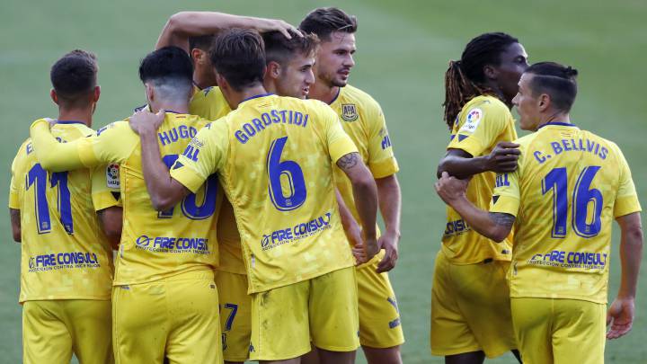 Los jugadores del Alcorcón celebran un gol.
