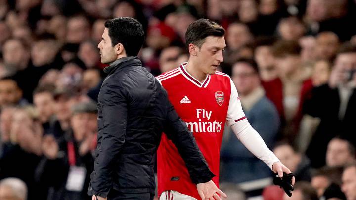 El motivo por el que Özil estaría fuera del Arsenal