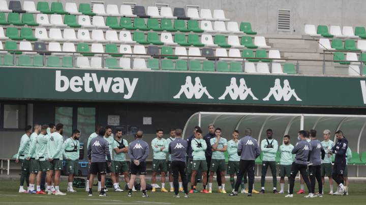 El Betis quiere negociar con la plantilla aplazar las nóminas