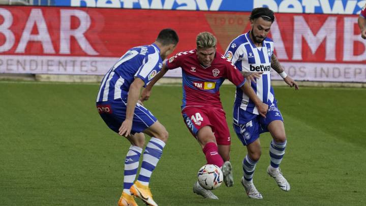 Almirón, con todos disponibles para jugar ante el Valencia