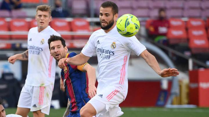 Nacho, durante el Barcelona-Real Madrid.