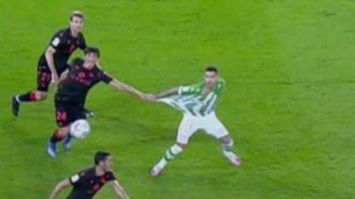 El Betis usó el penalti usado en el Barcelona-Real Madrid para denunciar uno que había reclamado la pasada semana a Sanabria ante la Real Sociedad.