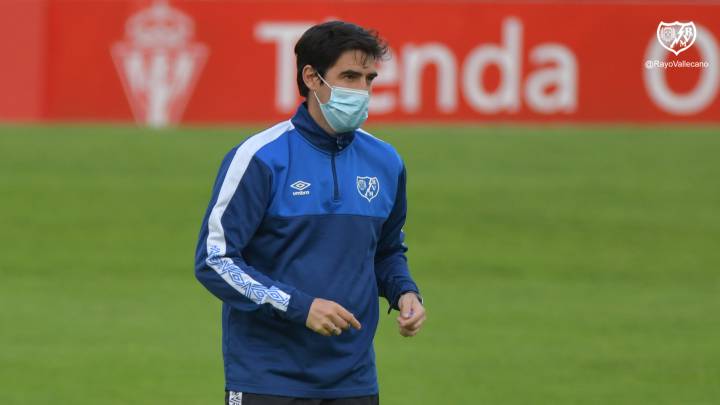 Iraola, durante un entrenamiento del Rayo.
