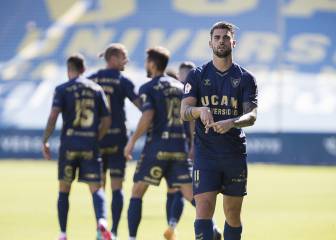 El UCAM sufre, pero sigue en lo más alto