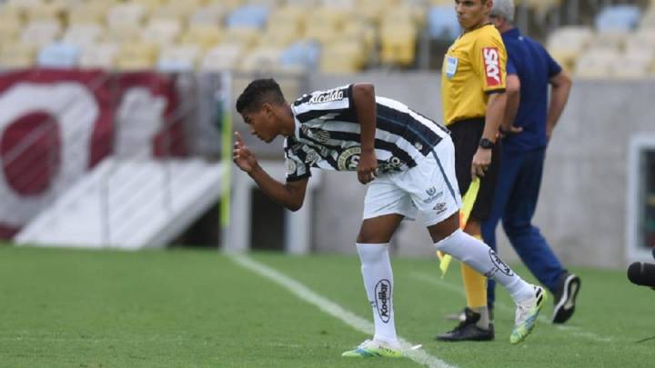 Ângelo Gabriel debuta en Santos con sólo 15 años y supera a Pelé