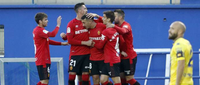 Dos goles de Antonio Sánchez y Cardona fueron suficiente ante un timorato Alcorcón