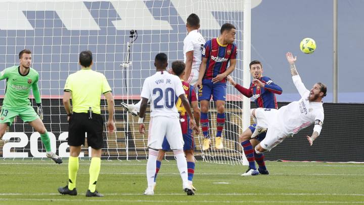 Caída de Ramos tras un agarrón de Lenglet