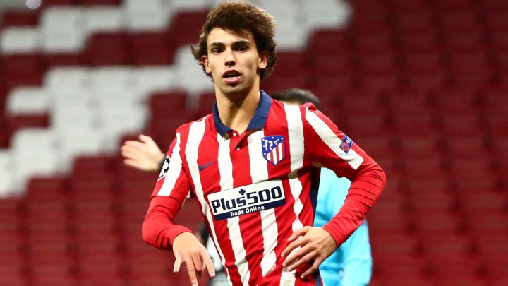 João Félix celebra su gol al Salzburgo.
