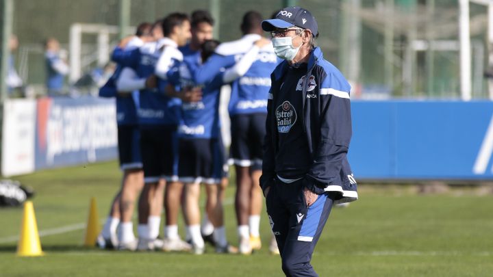 Fernando Vázquez, en el entrenamiento del Deportivo.